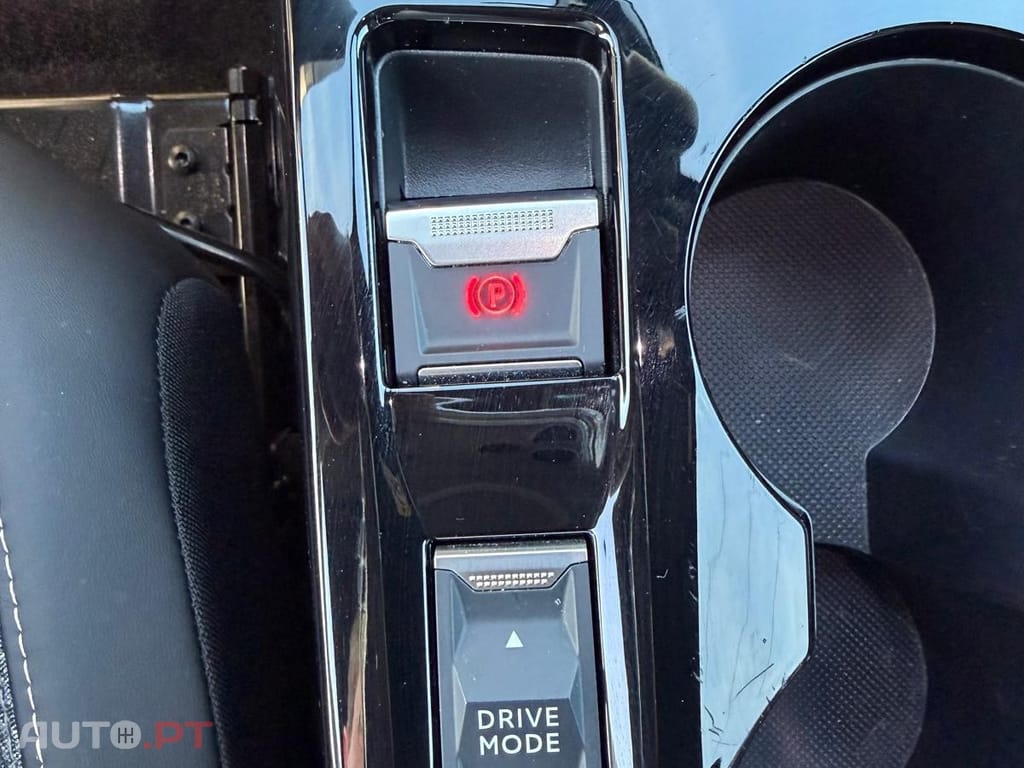 Peugeot 2008 1.2 Hybrid Allure e-DCS6