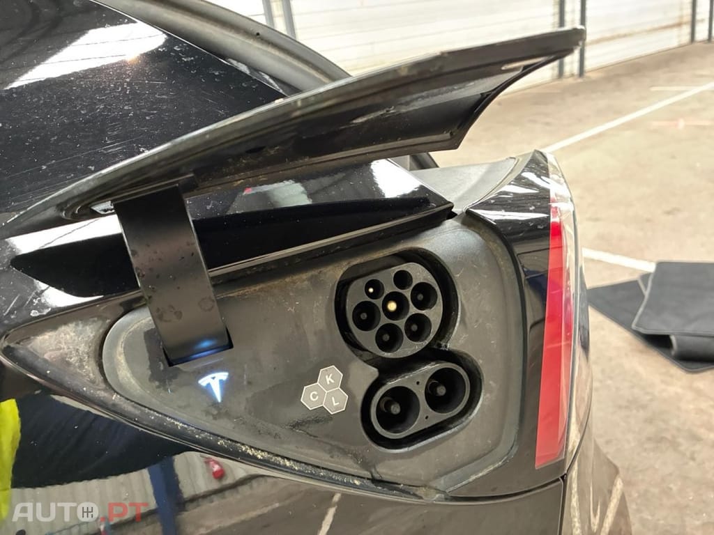 Tesla Model Y Standard RWD