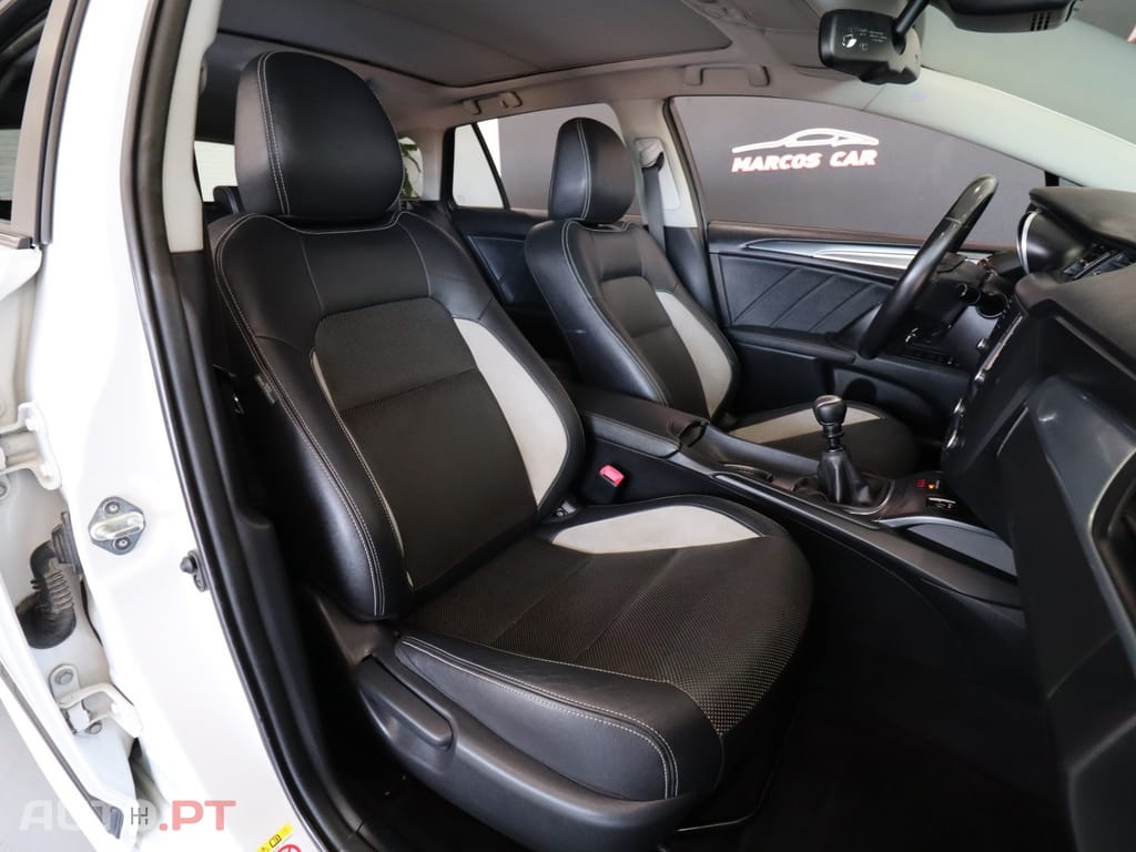 Toyota Avensis Touring Sports 1.6 D-4D Exclusive+GPS