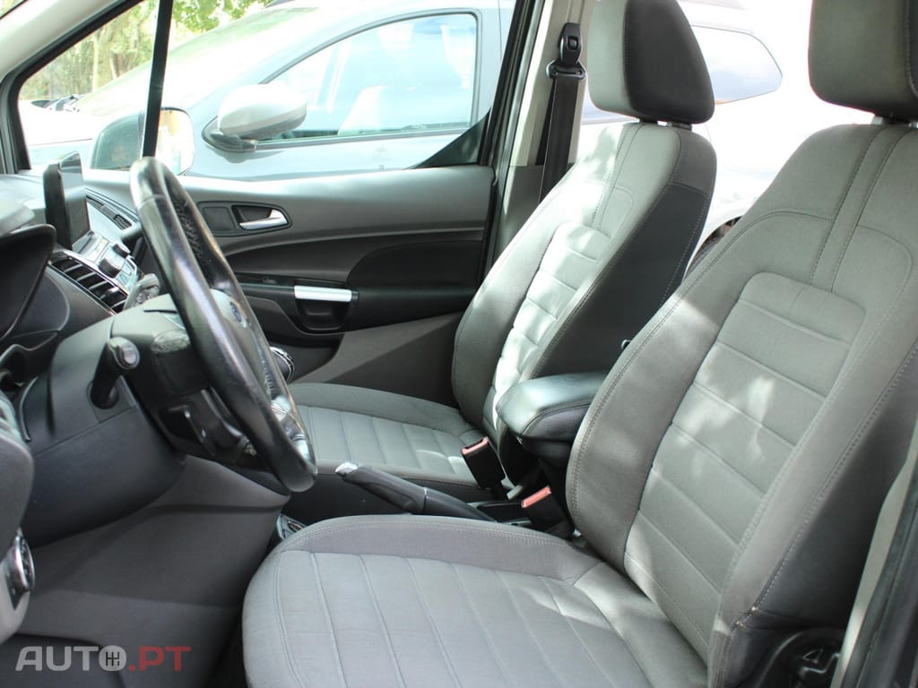 Ford Tourneo Grand 1.5 TDCi Titanium