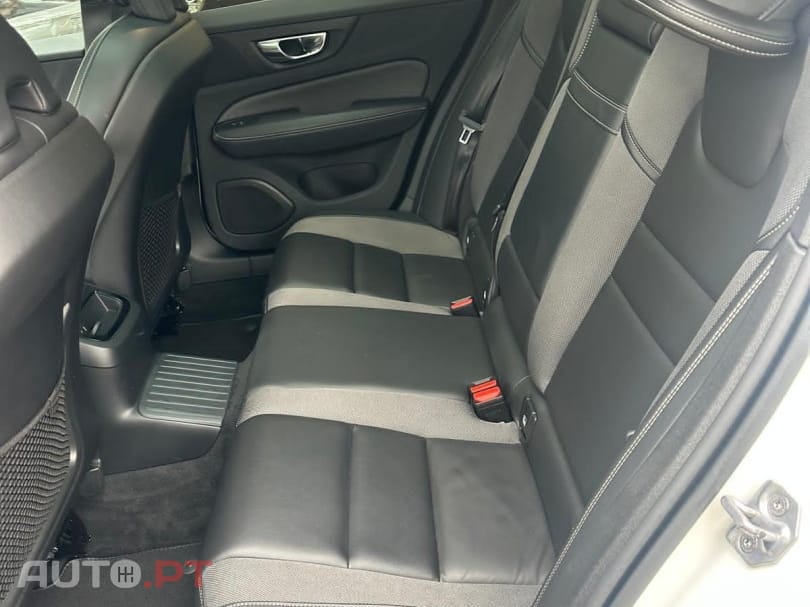 Volvo V60 2.0 T8 AWD TE R-Design