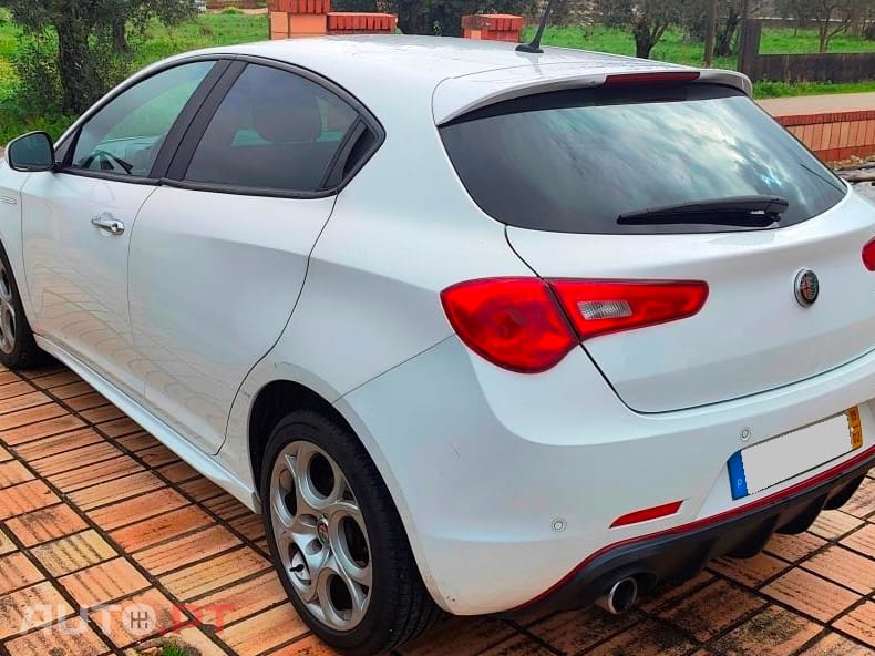 Alfa Romeo Giulietta 1.6 JTDM-2 Sport 120cv / 185€ mês
