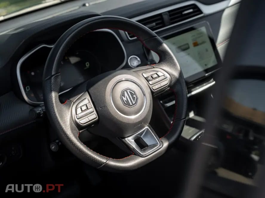 MG ZS Standard Luxury