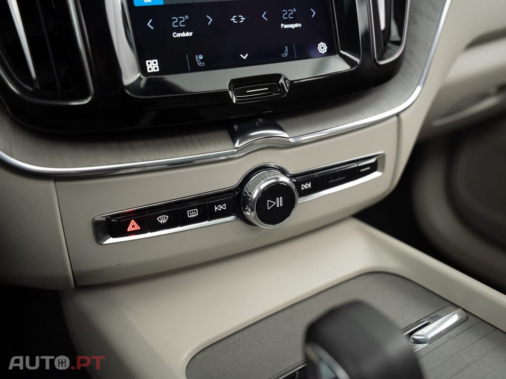 Volvo XC60 2.0 T6 PHEV Plus Bright AWD