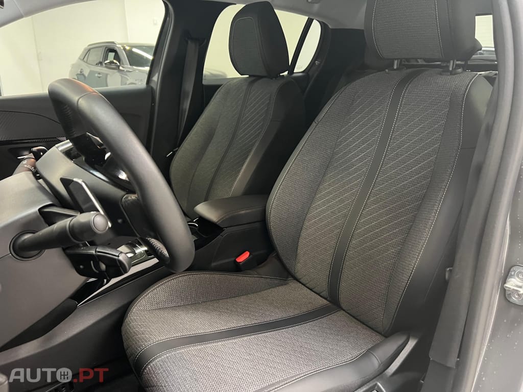 Peugeot 208 1.2 Hybrid Allure e-DCS6