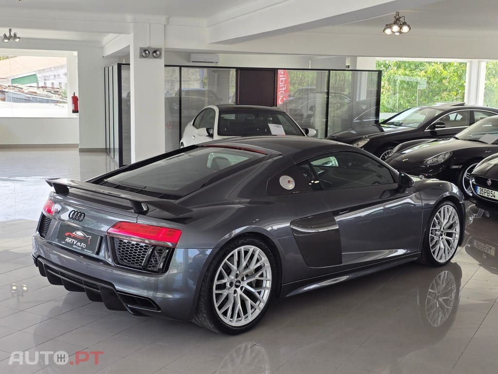Audi R8 V10 plus 5.2 FSI quattro S tronic