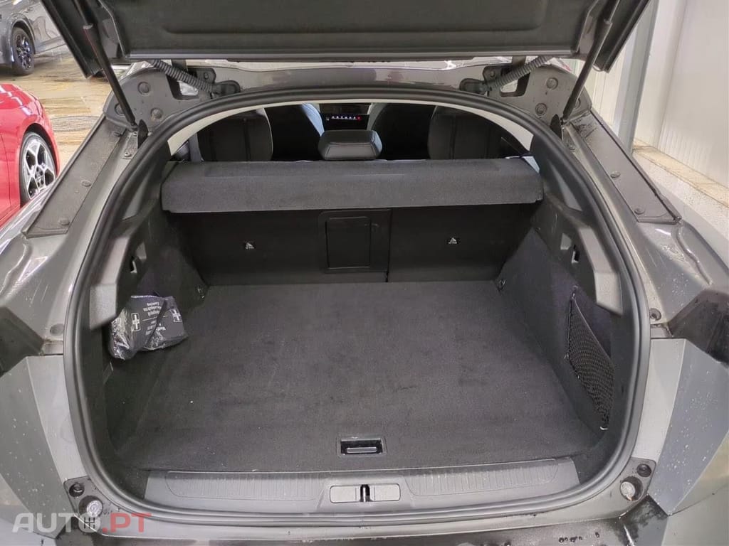 Peugeot 408 1.6 Hybrid Allure e-EAT8