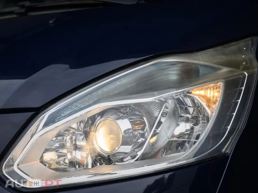 Ford Transit Custom Adaptada p/ 3 cadeiras de rodas