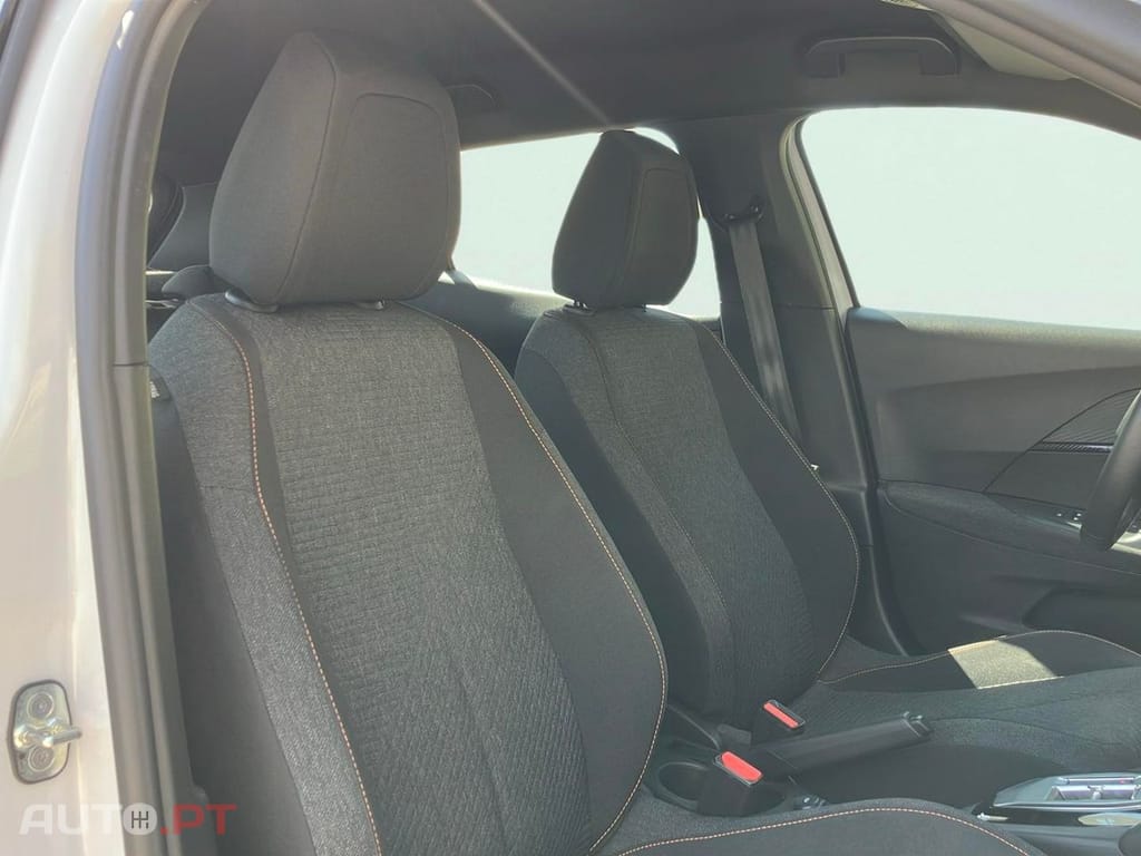 Peugeot 2008 1.2 Hybrid Style e-DCS6