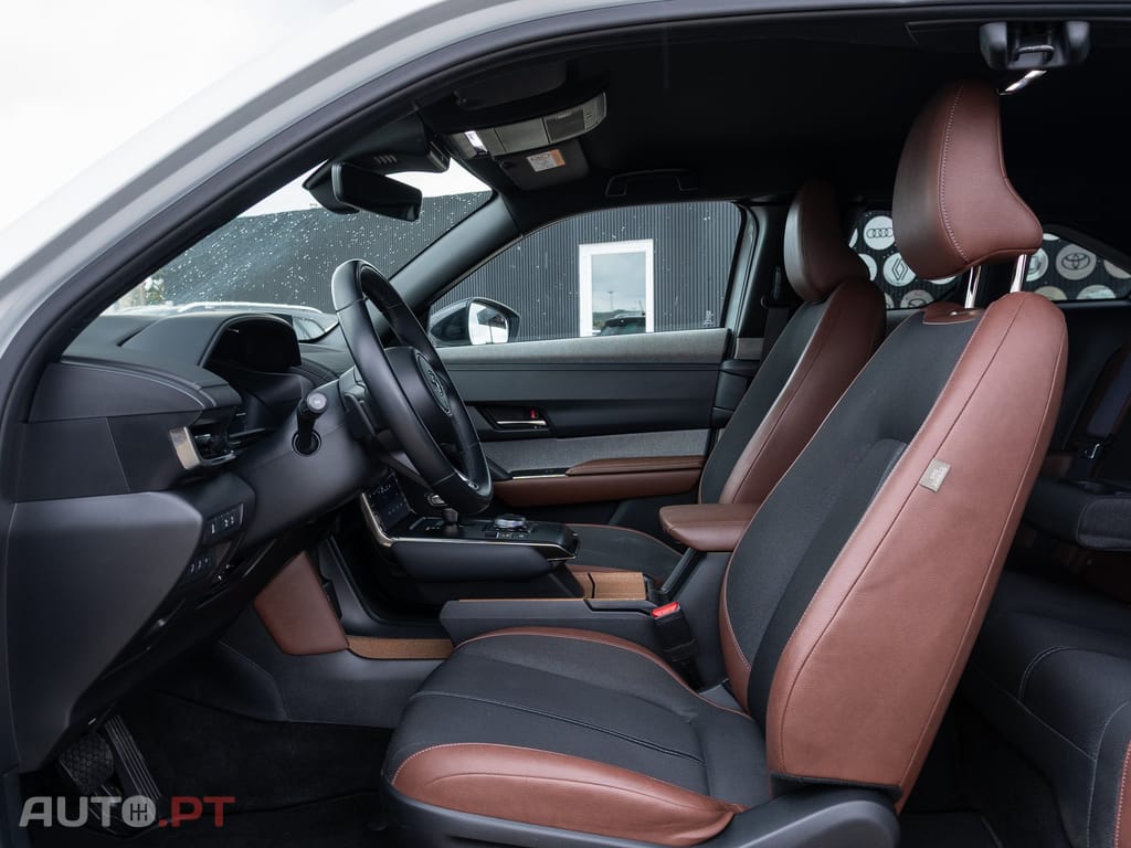 Mazda MX-30 e-SKYACTIV Advantage+Modern Confidence