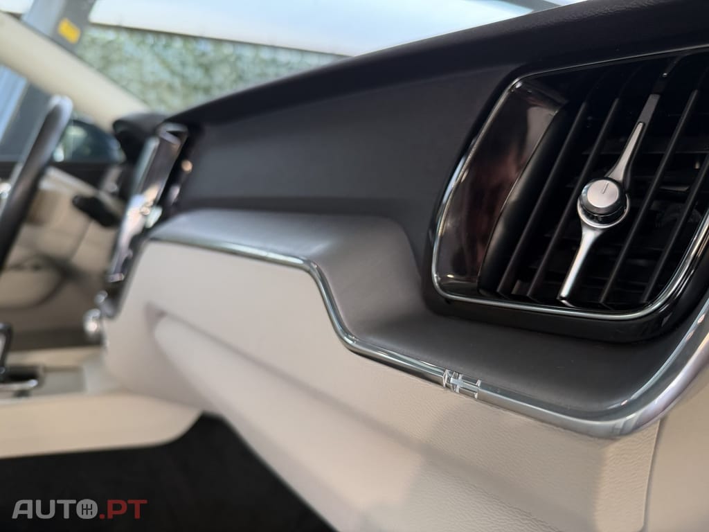 Volvo XC60 2.0 T6 PHEV Inscription Expression AWD