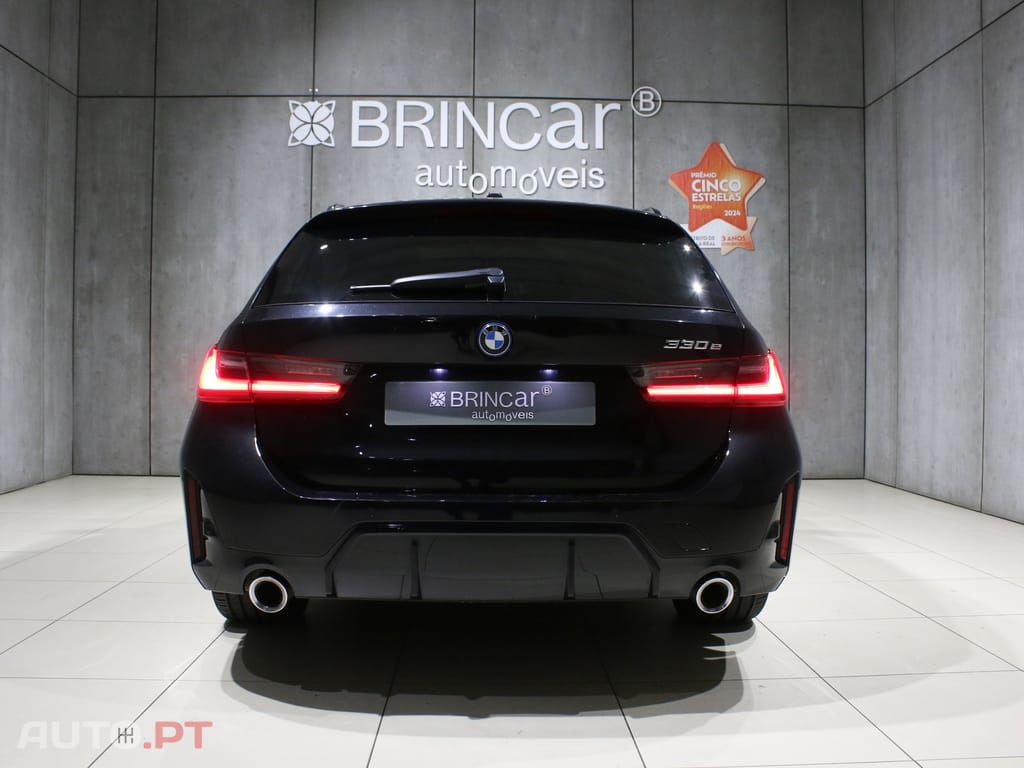 BMW 330 e Touring Pack Desportivo M Auto