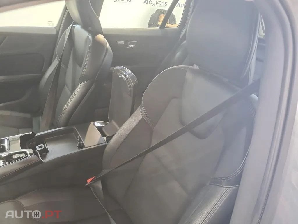 Volvo V60 2.0 T8 AWD TE Momentum Plus