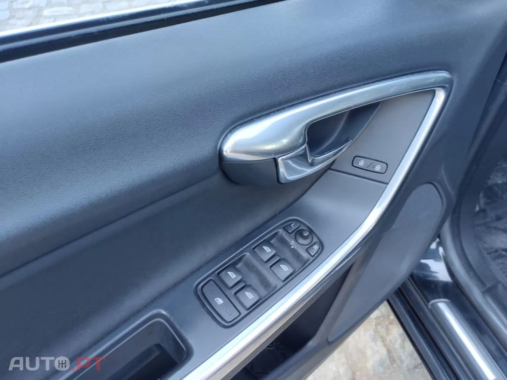 Volvo V60 2.0 D4 Momentum Eco Geartronic