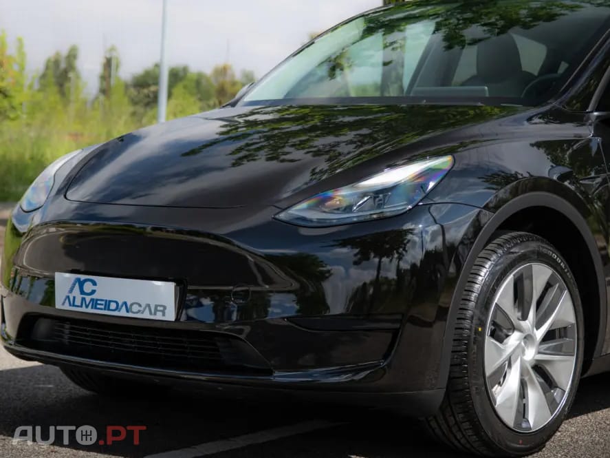 Tesla Model Y Outro
