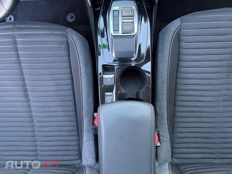Peugeot E-2008 50 kWh Style