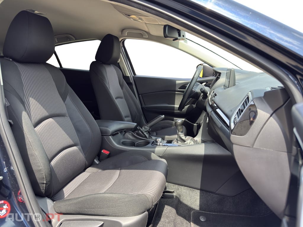 Mazda 3 1.5 Sky-G Evolve HS Navi