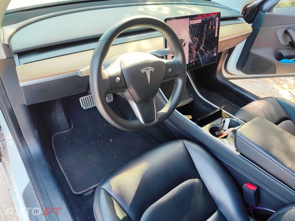 Tesla Model 3 Range plus 325 cv / 264€ mês
