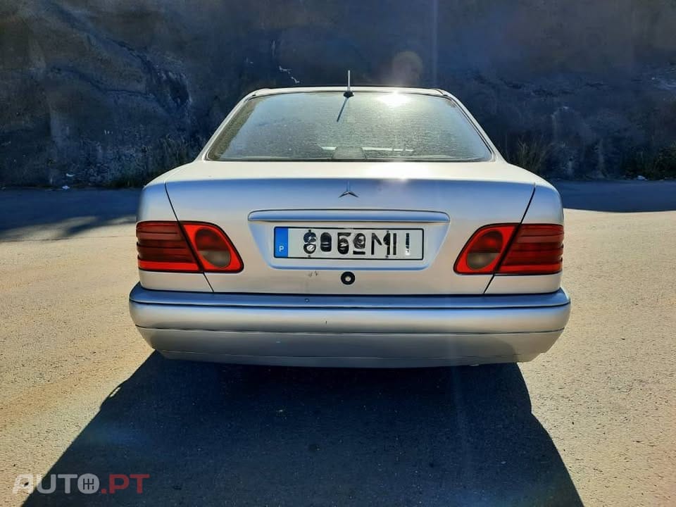 Mercedes-Benz E 220 Classic