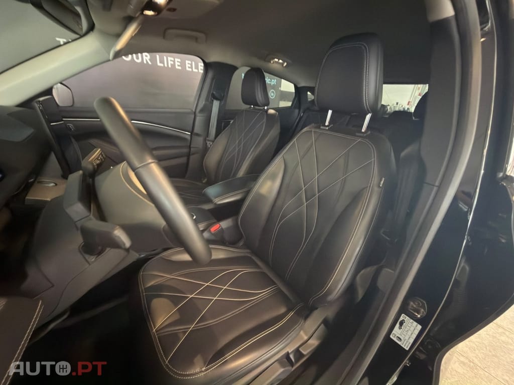 Ford Mustang Mach-E 75.7 kWh Base