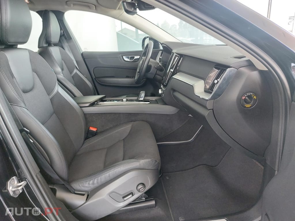 Volvo XC60 2.0 T8 PHEV Momentum AWD