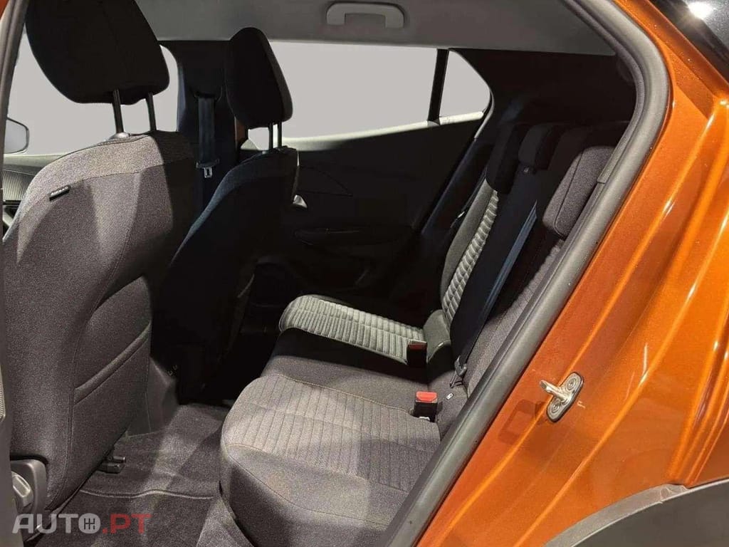 Peugeot E-2008 Active