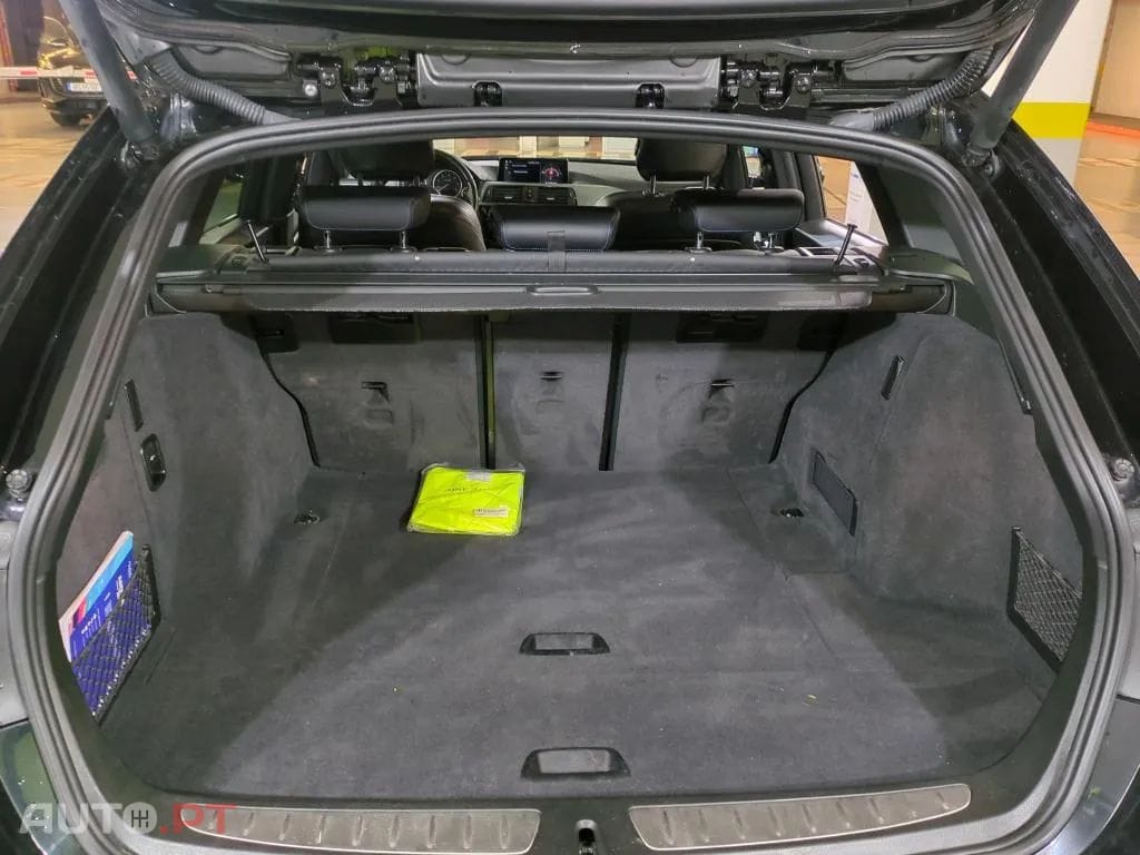 BMW 318 d Touring Ultimate Auto