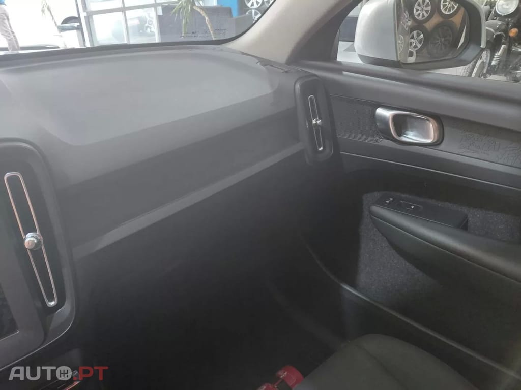 Volvo XC40 1.5 T3 Momentum Tech Edition