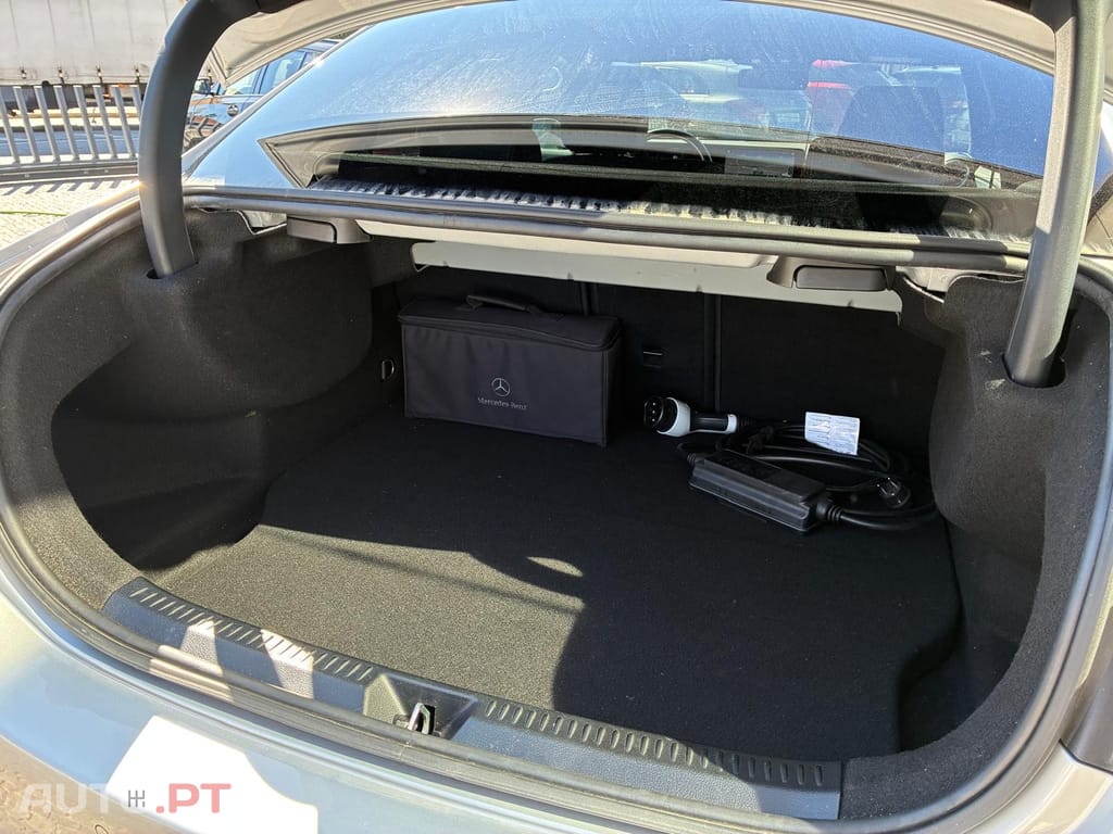 Mercedes-Benz A 250 e AMG Line