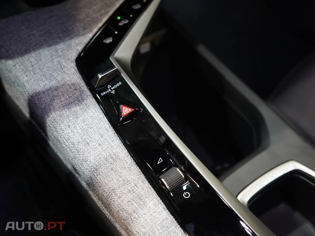 Peugeot 3008 1.2 Hybrid Allure e-DCS6