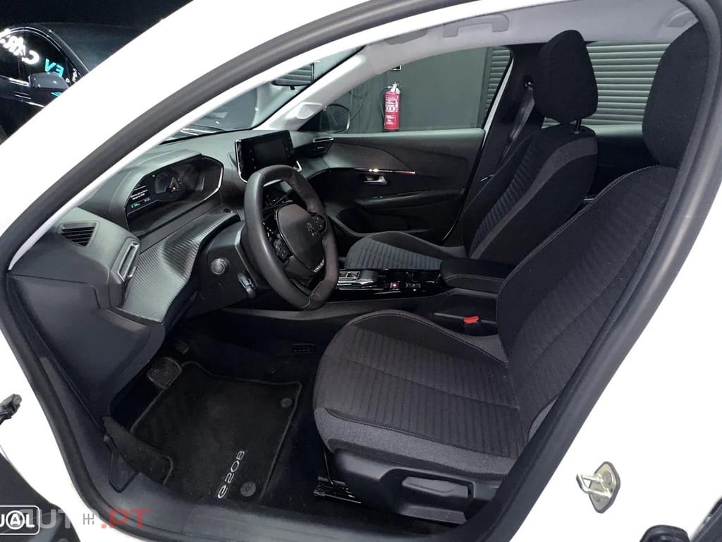 Peugeot E-208 50 kWh Style