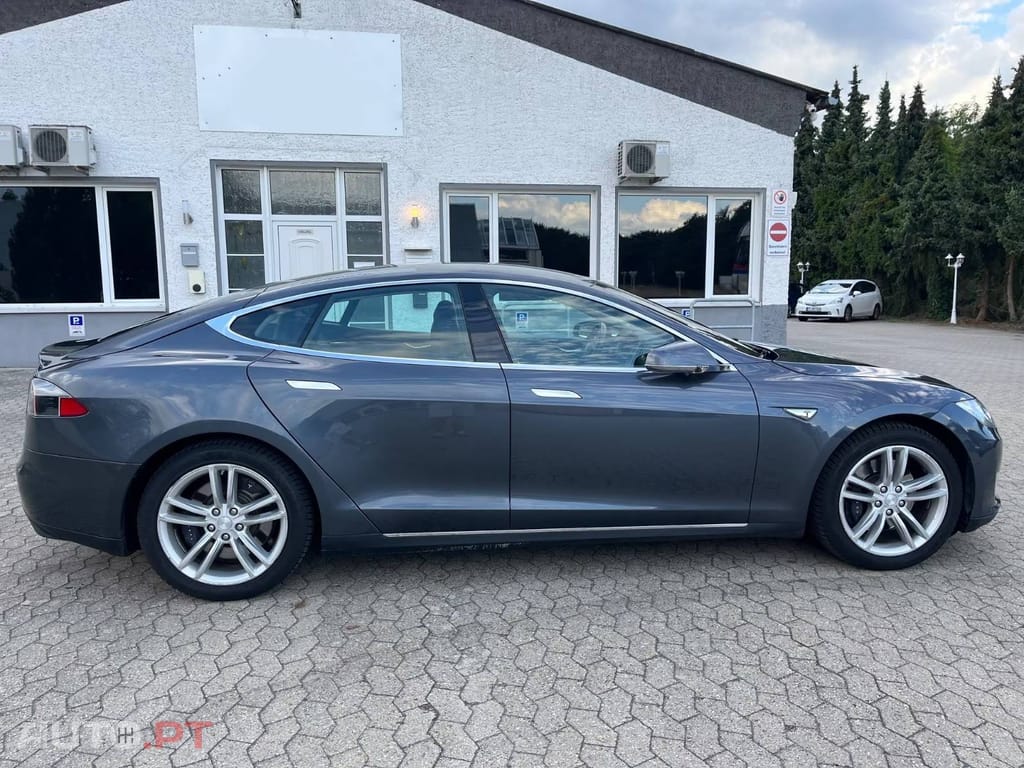 Tesla Model S 90