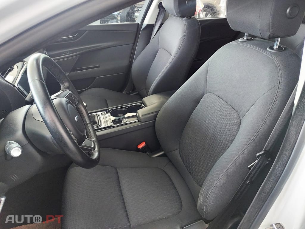 Jaguar XE 2.0 D Prestige