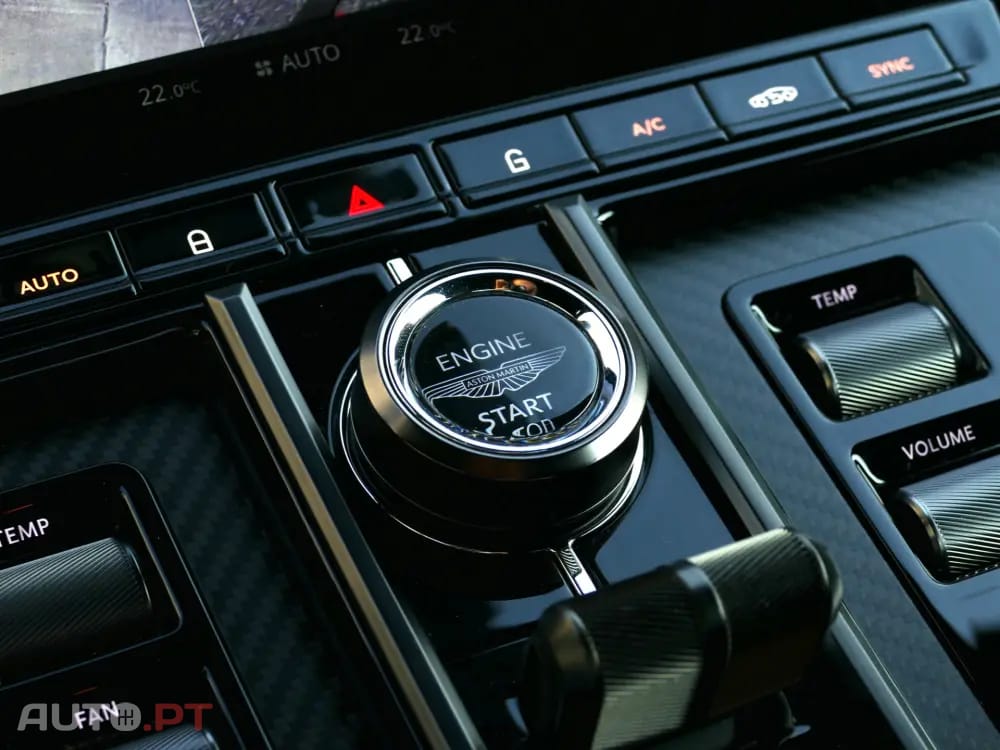 Aston Martin Vantage Coupé V8