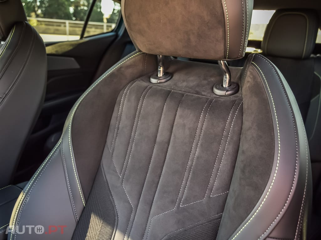 Peugeot 408 1.6 Hybrid GT e-EAT8