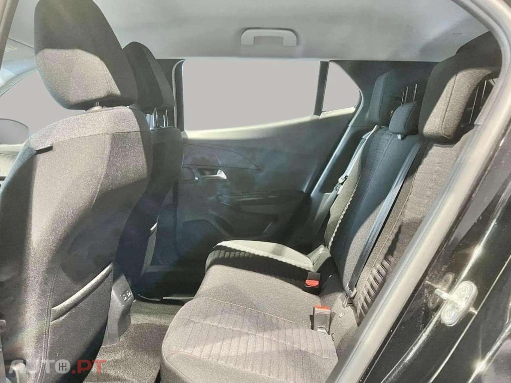 Peugeot E-2008 Active