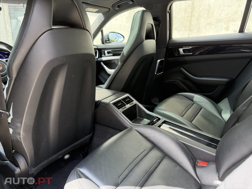 Porsche Panamera 4 E-Hybrid Platinum Edition