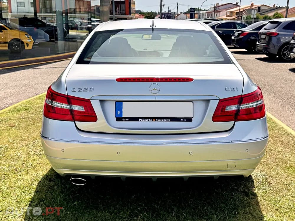 Mercedes-Benz E 220 CDi Avantgarde BlueEfficiency