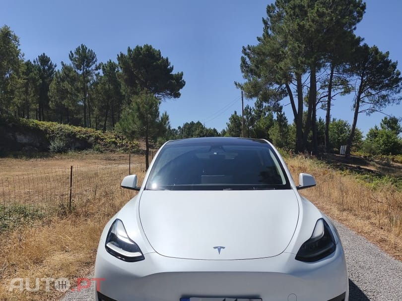 Tesla Model Y SR RWD — fotografia 2