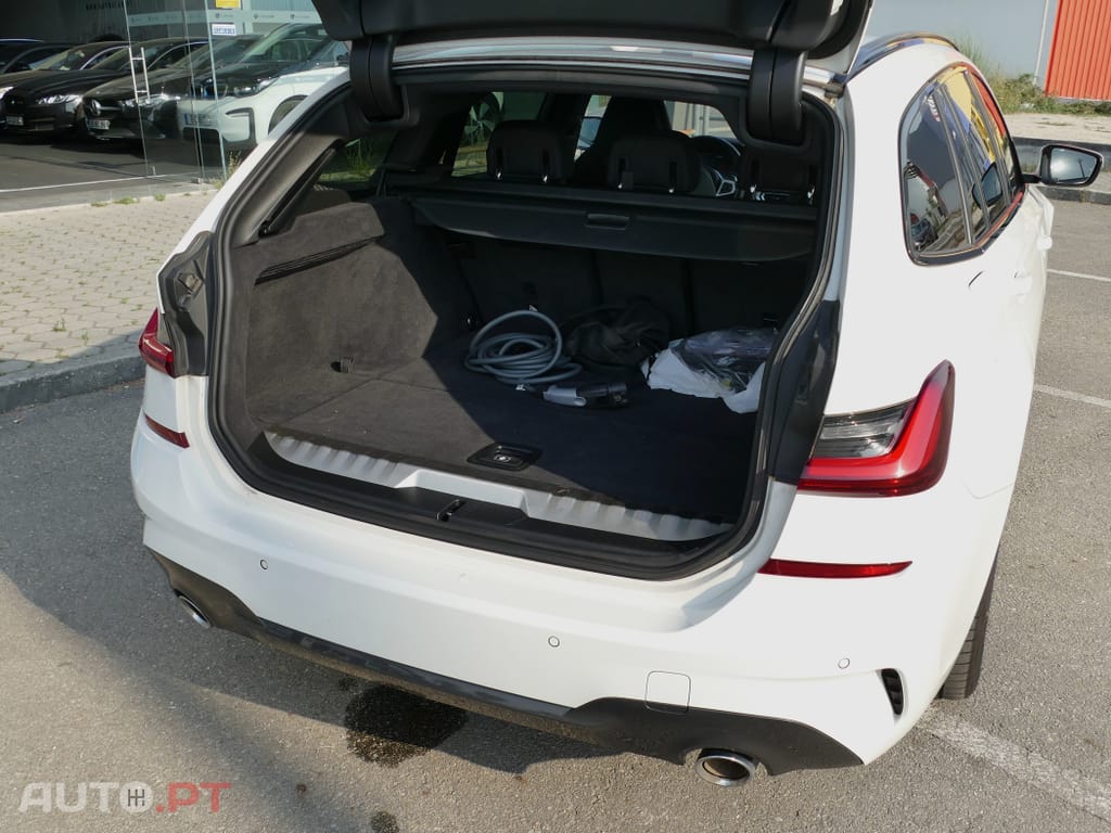 BMW 320 e Touring Pack M Auto