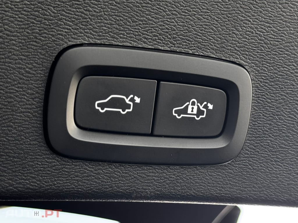 Volvo XC40 1.5 T5 PHEV Plus Dark
