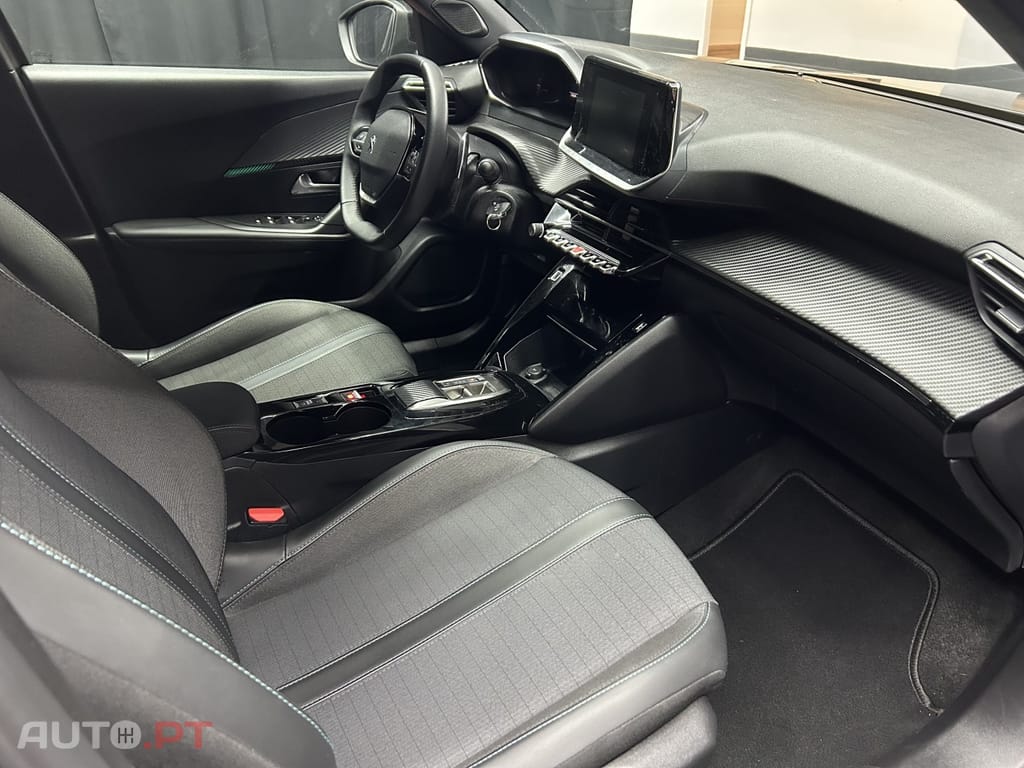 Peugeot 2008 1.2 PureTech Allure EAT8