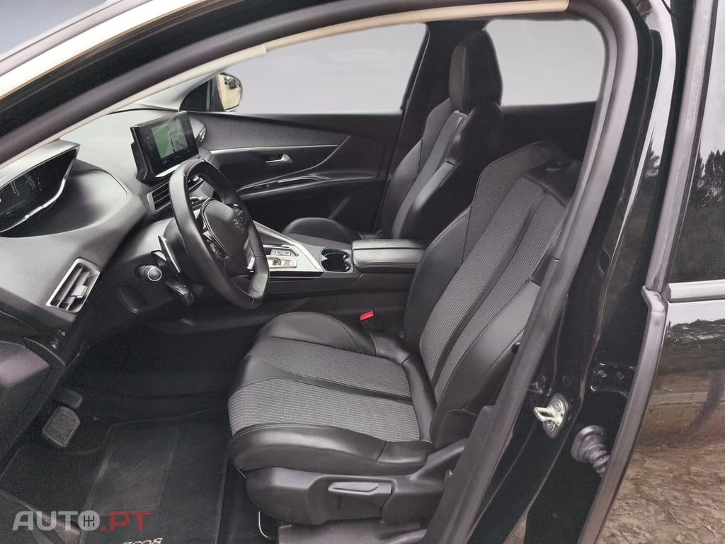 Peugeot 3008 1.6 Hybrid Allure e-AET8