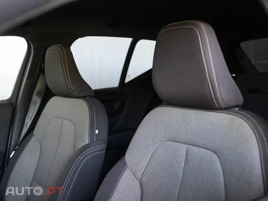 Volvo XC40 1.5 T2 Plus Dark Auto