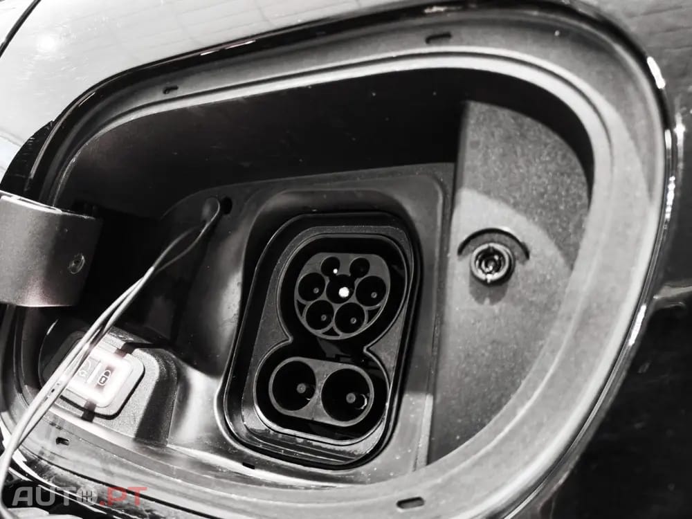 Fiat 600e 54 kWh (RED)
