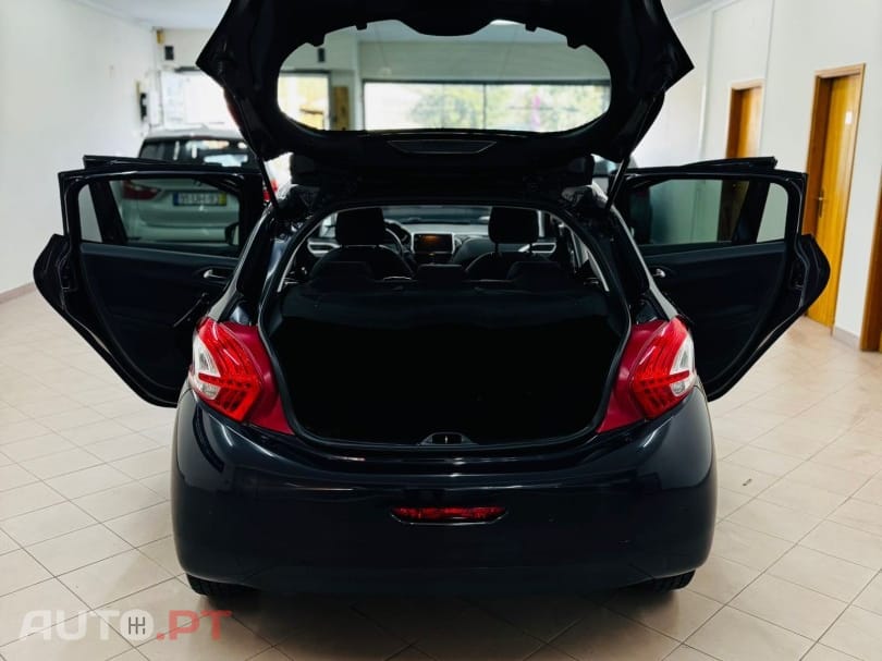 Peugeot 208 1.2 VTi SE Style