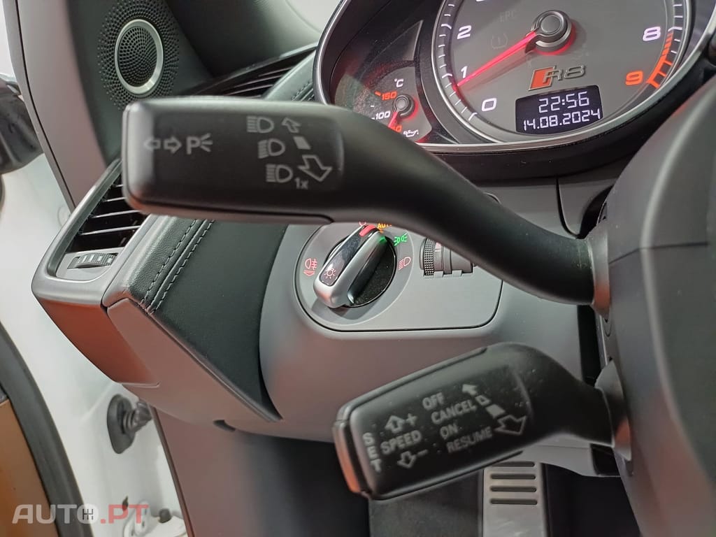 Audi R8 4.2 V8 quattro R tronic