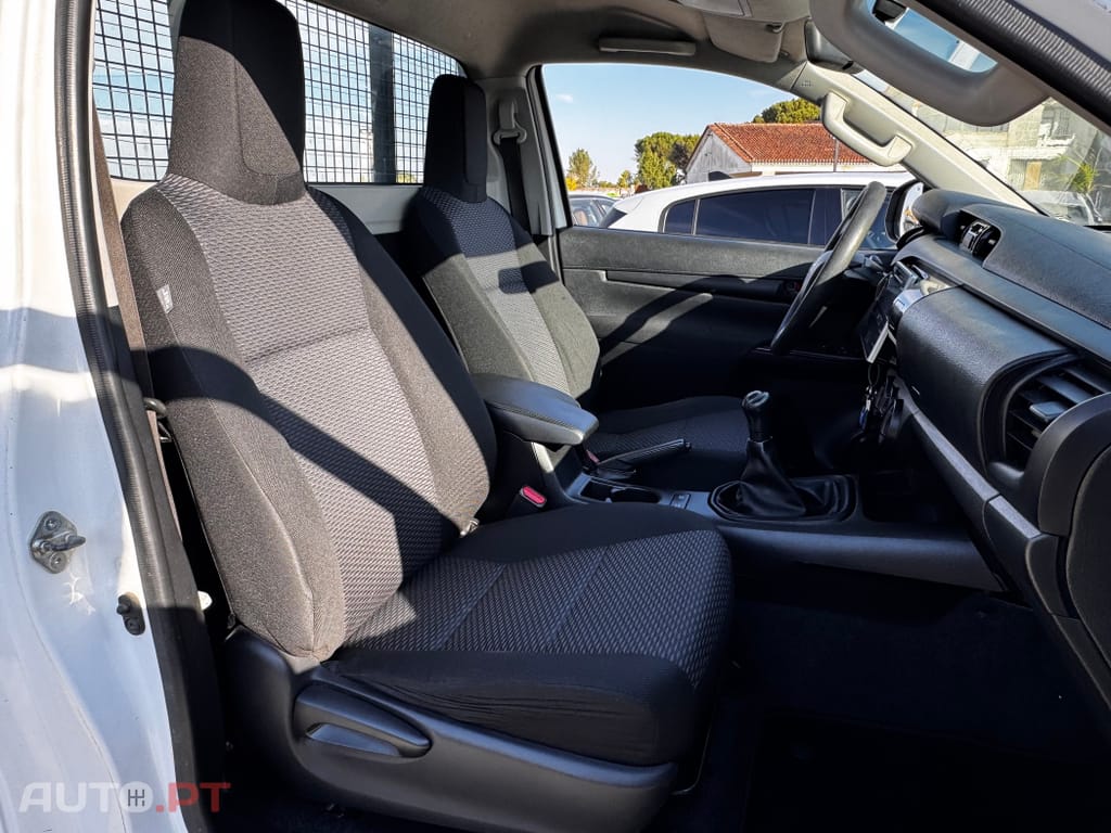 Toyota Hilux 2.4 D-4D 4WD CS CM