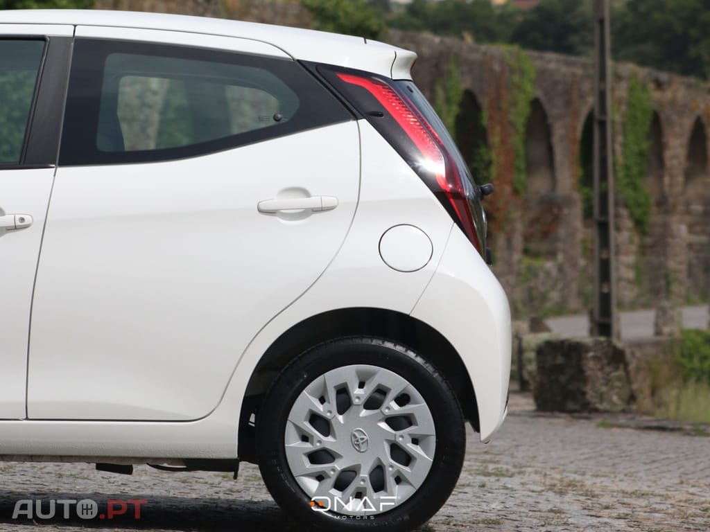 Toyota Aygo X 1.0 VVT-i X-Play