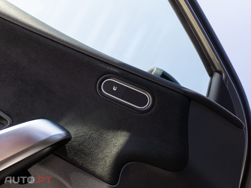 Mercedes-Benz A 35 AMG 4Matic Speedshift DCT 7G — fotografia 14